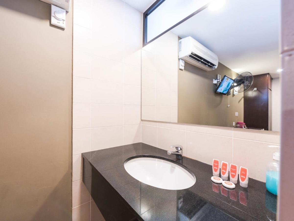 Oyo 89421 Pp Island Hotel George Town Dış mekan fotoğraf